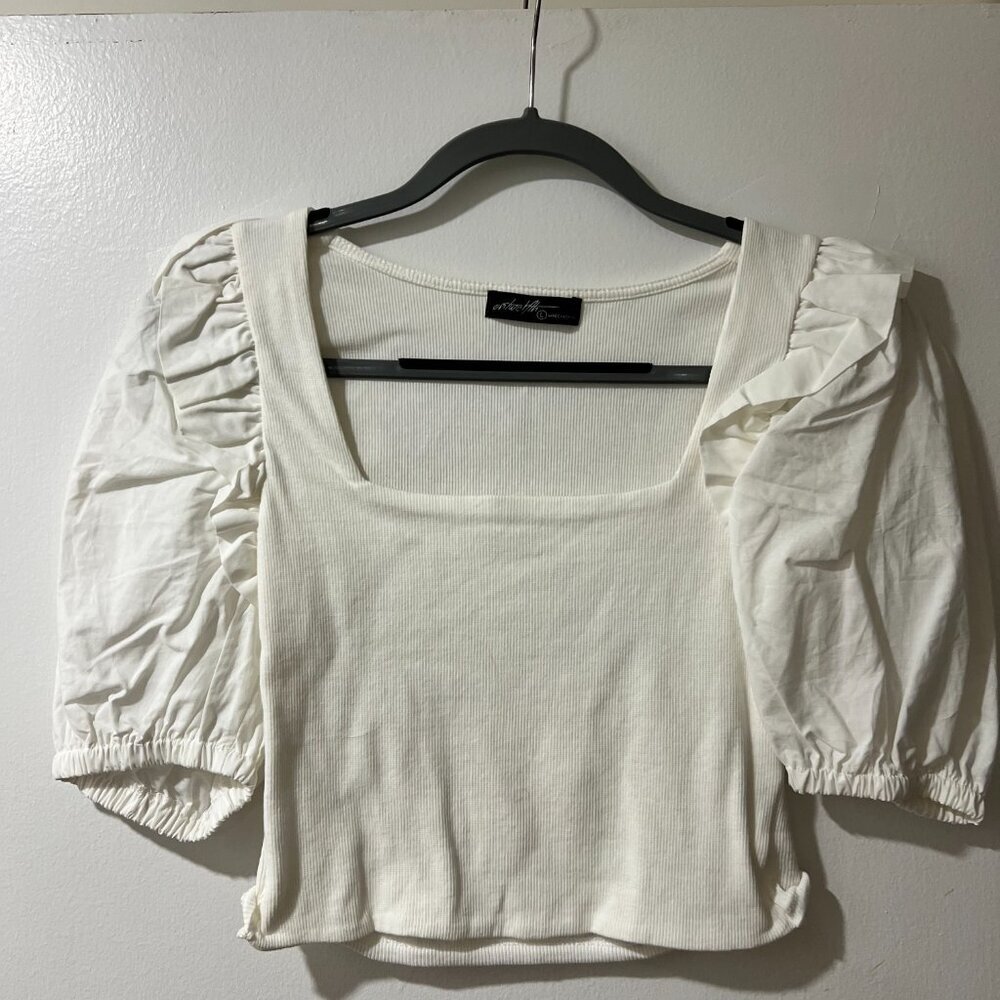 π€β¨ On Twelfth White Puffy Sleeve Top β Size L π€β¨ - Picture 3 of 8